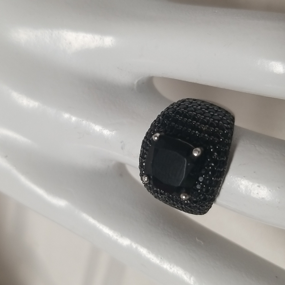BLACK SPINEL Sz 6 Ring, 5.72 CTW, Excellent pre-owned Condition 925 SS